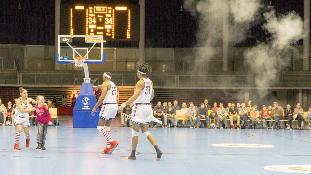 O Fotomagazin / Harlem Globetrotters in der TipsArena 2016